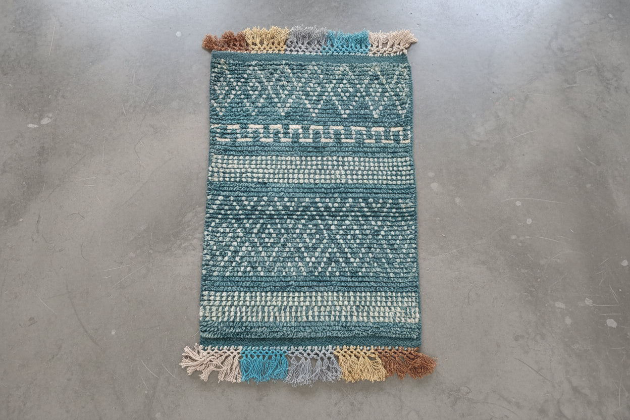 Teal Geometric Textured Wool Accent Rug (2' x 4')