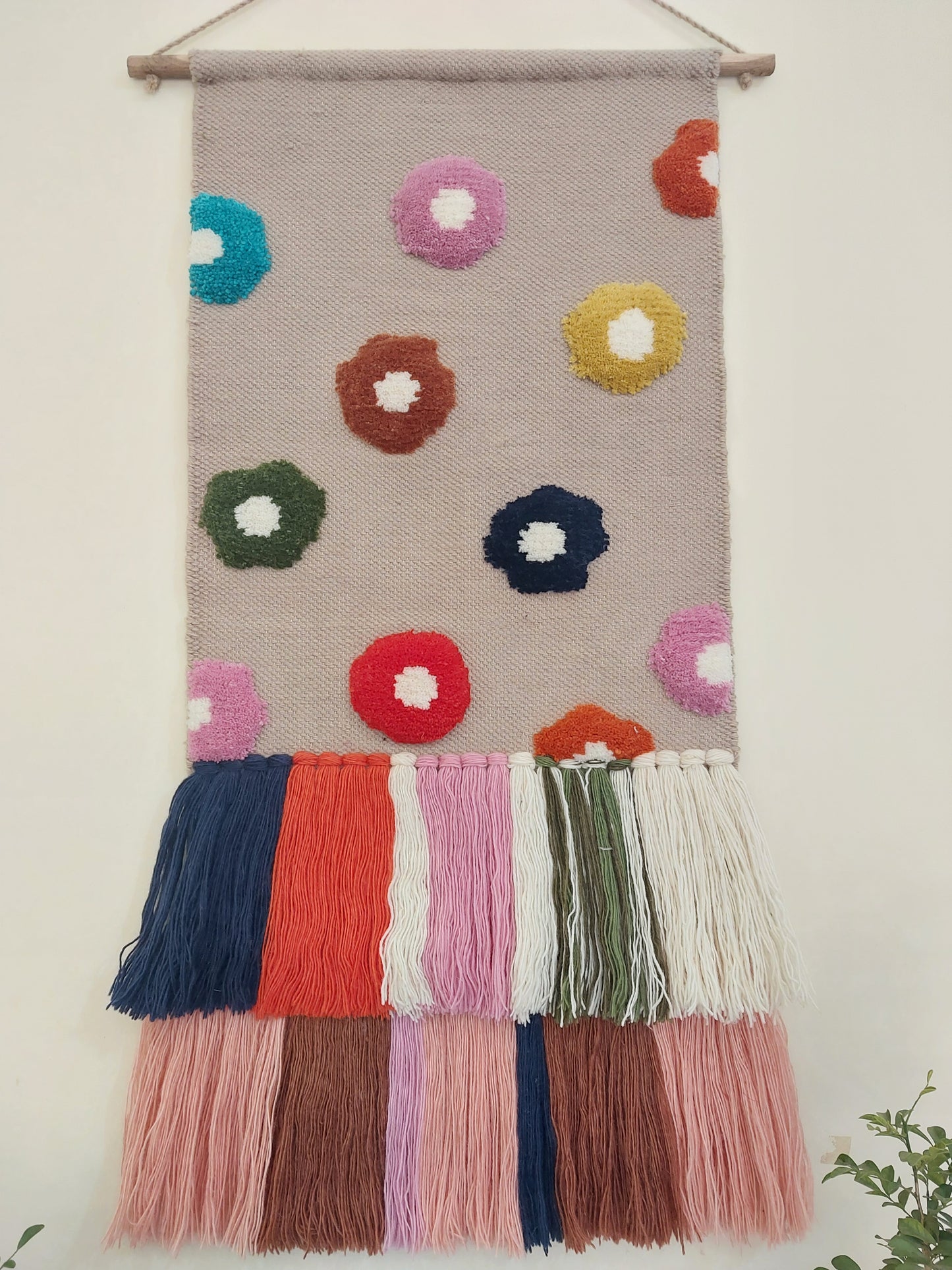 Artisanal "Bloom" Hand-Woven Tapestry – Multicolored Tufted Wall Hanging