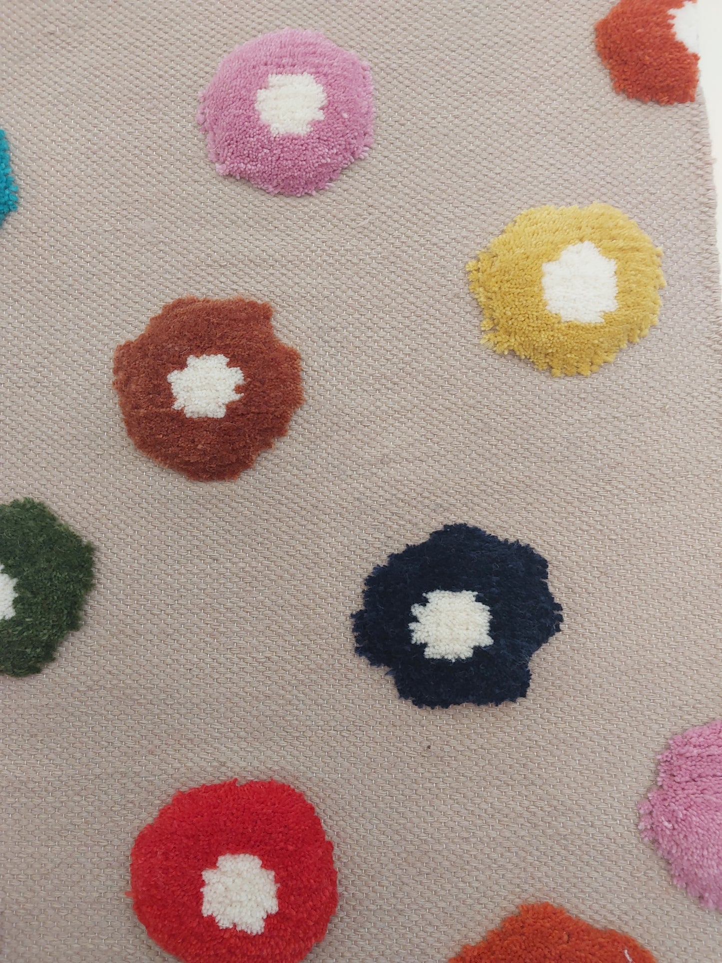 Artisanal "Bloom" Hand-Woven Tapestry – Multicolored Tufted Wall Hanging