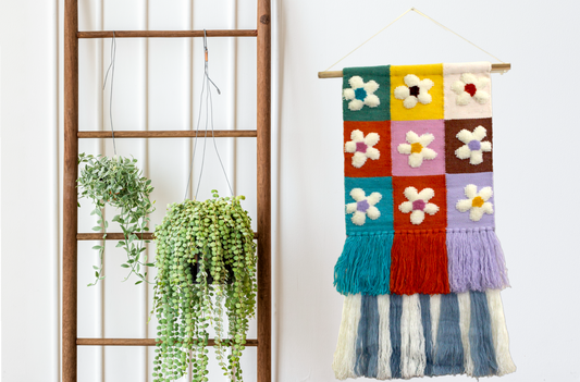 Retro Daisy Grid Hand-Woven Tapestry