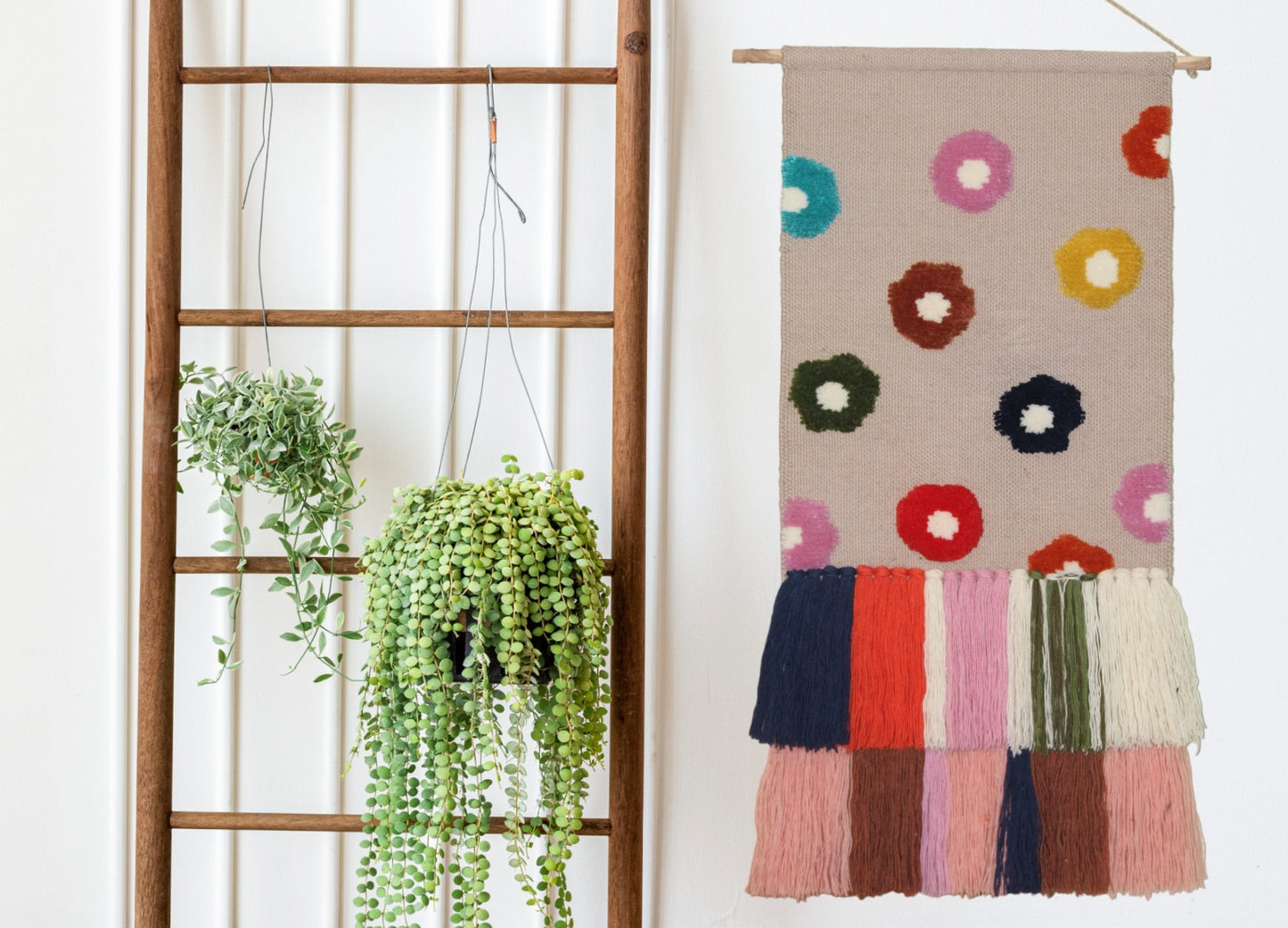Artisanal "Bloom" Hand-Woven Tapestry – Multicolored Tufted Wall Hanging